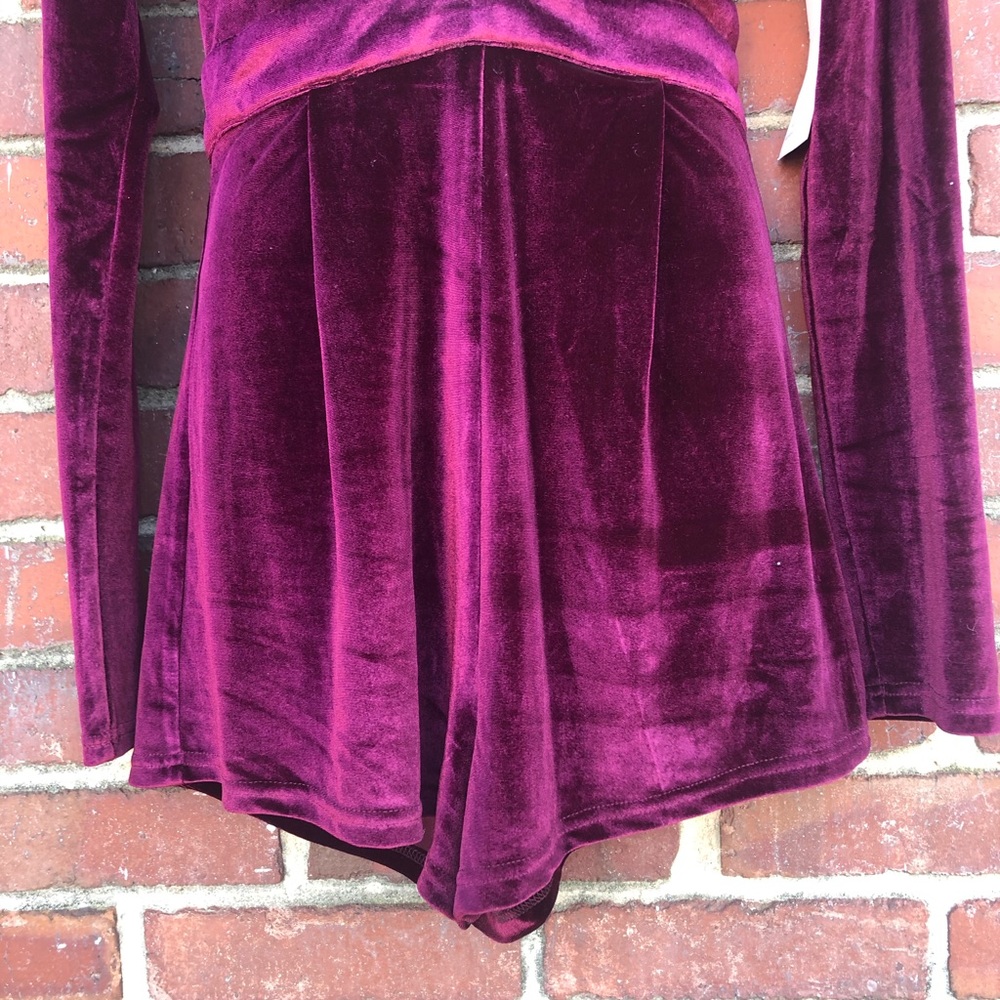 Tobi burgundy plunge long sleeve velvet romper M - Picture 6 of 8